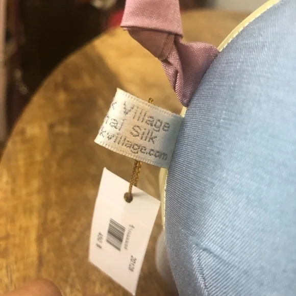 100 % Thai Silk Elephant. Multicolored and in perfect condition. BNWT - Picture 6 of 8